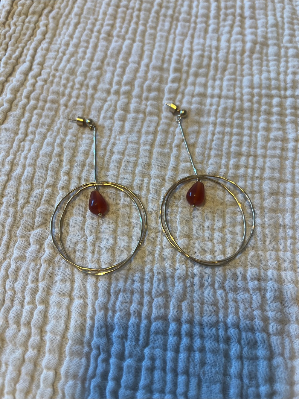 Mango Gold Double-Hoop Earrings with Red Teardrops